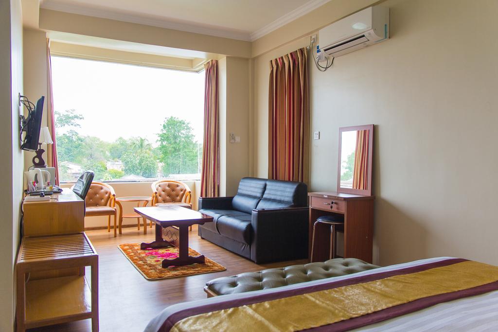 Hotel Lily The Home Хсипау Екстериор снимка
